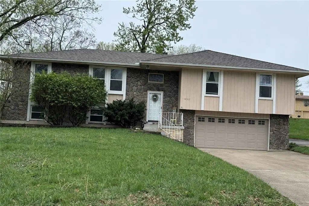 18307 Hanthorne Drive, Independence, MO 64057 - #1