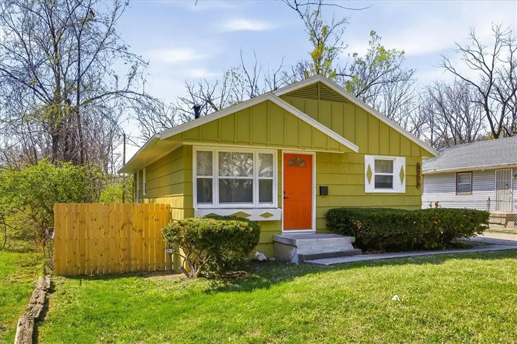 8236 Flora Avenue, Kansas City, MO 64131 - #1