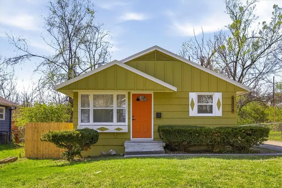 8236 Flora Avenue, Kansas City, MO 64131 - #2