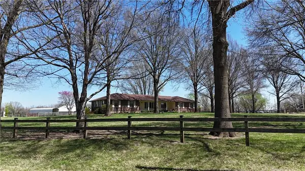 5460 W 175th Street, Stilwell, KS 66608