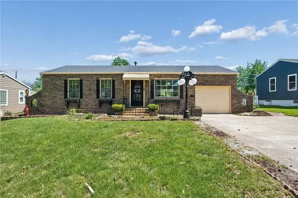 1207 N Indian Lane, Independence, MO 64056
