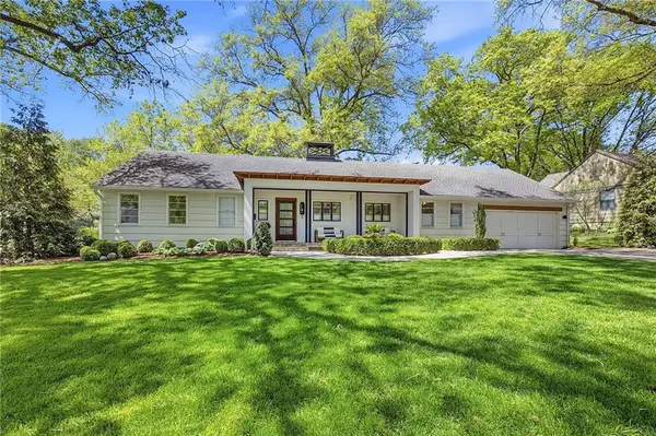 9526 Manor Road, Leawood, KS 66206