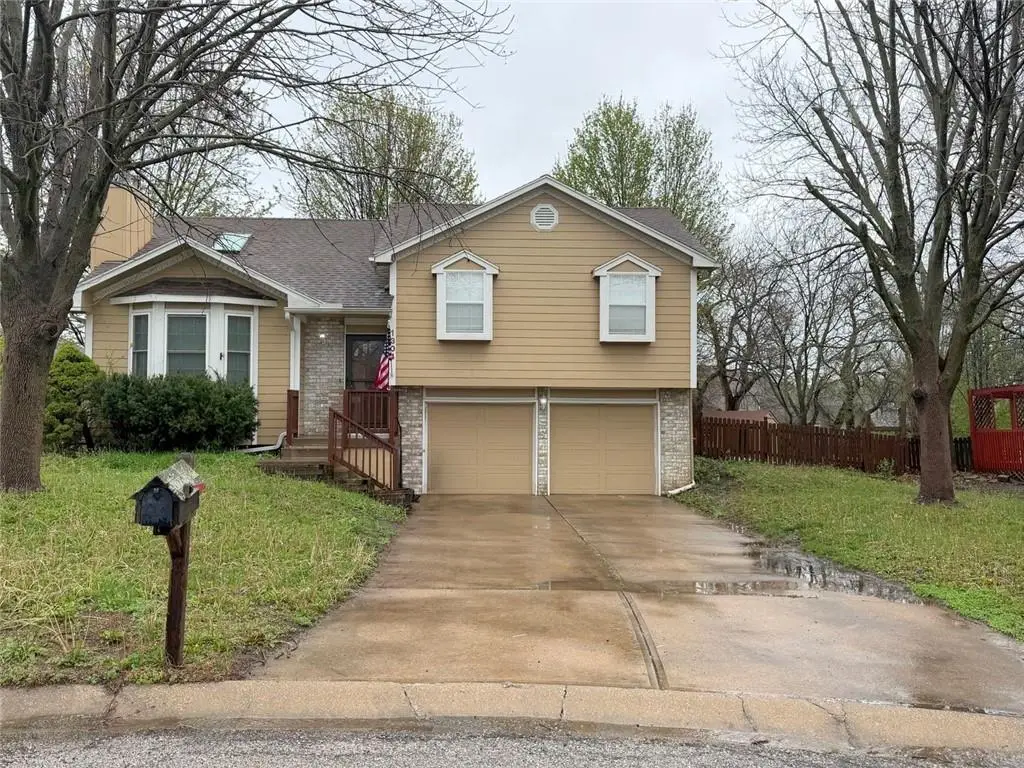 1304 Huntington Circle, Greenwood, MO 64034 - #1