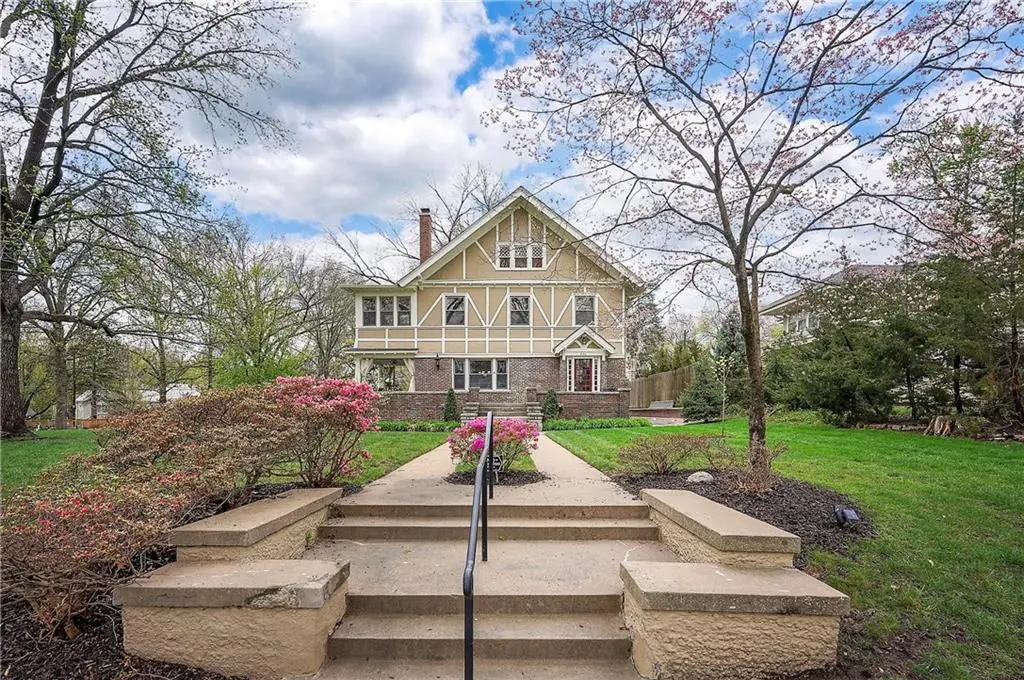 801 W 56th Street, Kansas City, MO 64113 - #1