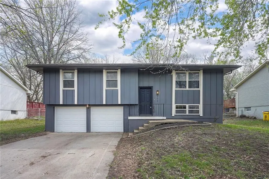 107 Baker Street, Buckner, MO 64016 - #2