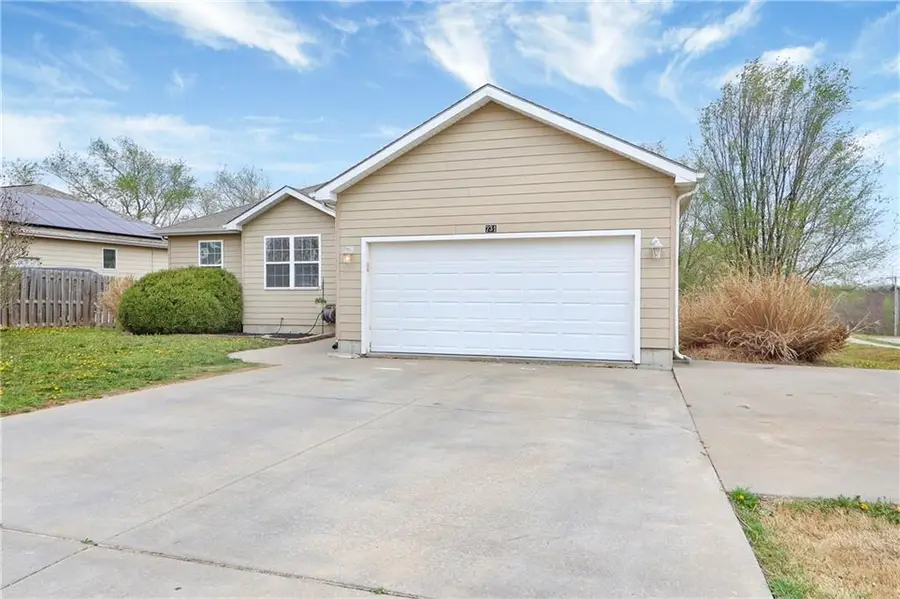 731 Tall Grass Drive, Junction City, KS 66441 - #2