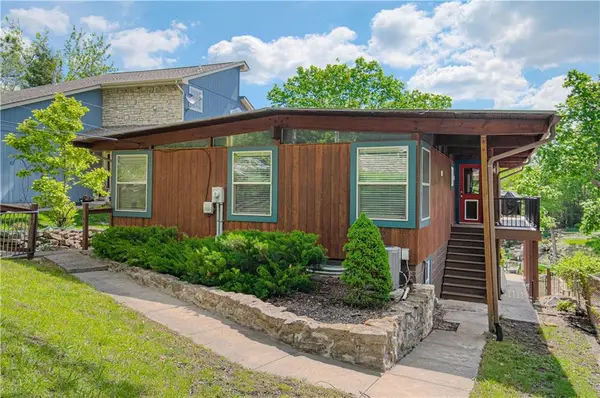 94 R Street, Lake Lotawana, MO 64086