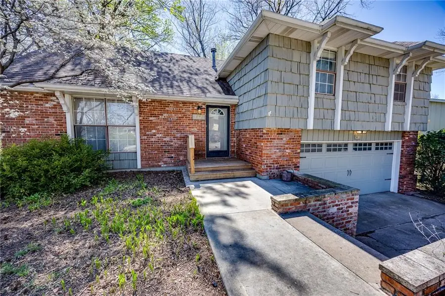 3421 W 10th Place, Lawrence, KS 66049 - #2