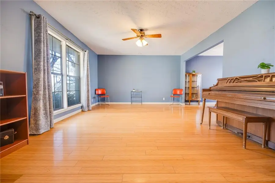 3421 W 10th Place, Lawrence, KS 66049 - #3