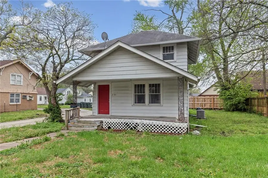 210 E 12th Street, Ottawa, KS 66067 - #3
