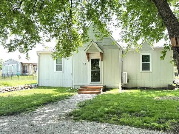 42 Fawn Valley Drive, Linn Valley, KS 66040