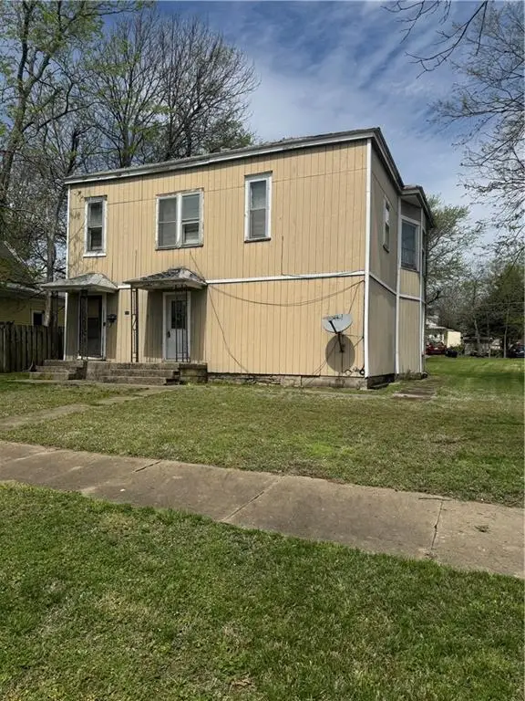 121 W 7th Avenue, Garnett, KS 66032