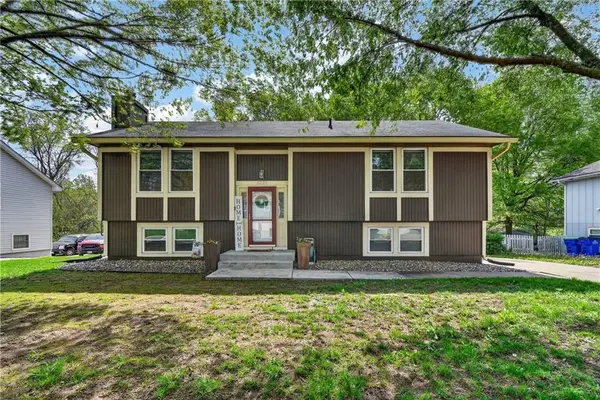 2027 NE Patterson Drive, Lee's Summit, MO 64086