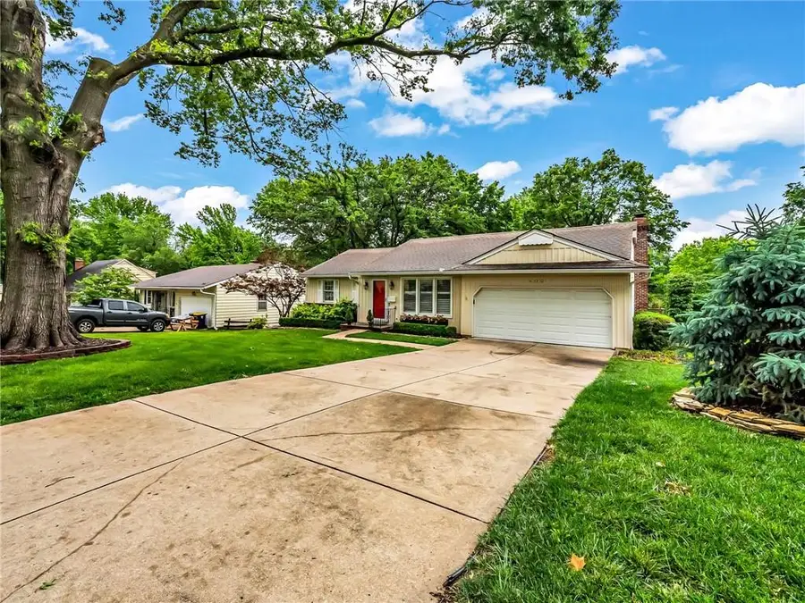 409 E 108 Terrace, Kansas City, MO 64131 - #2
