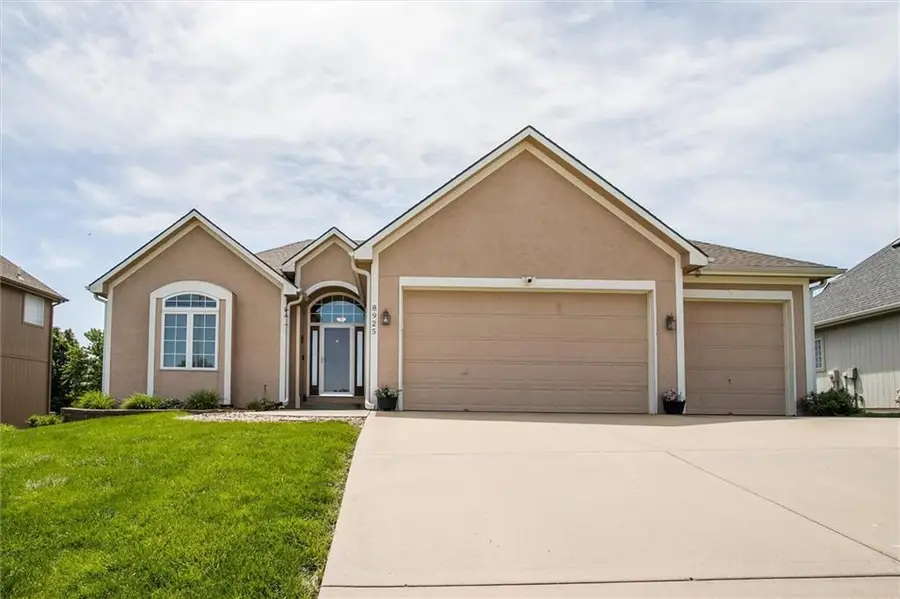 8925 NE 107th Terrace, Kansas City, MO 64157 - #2