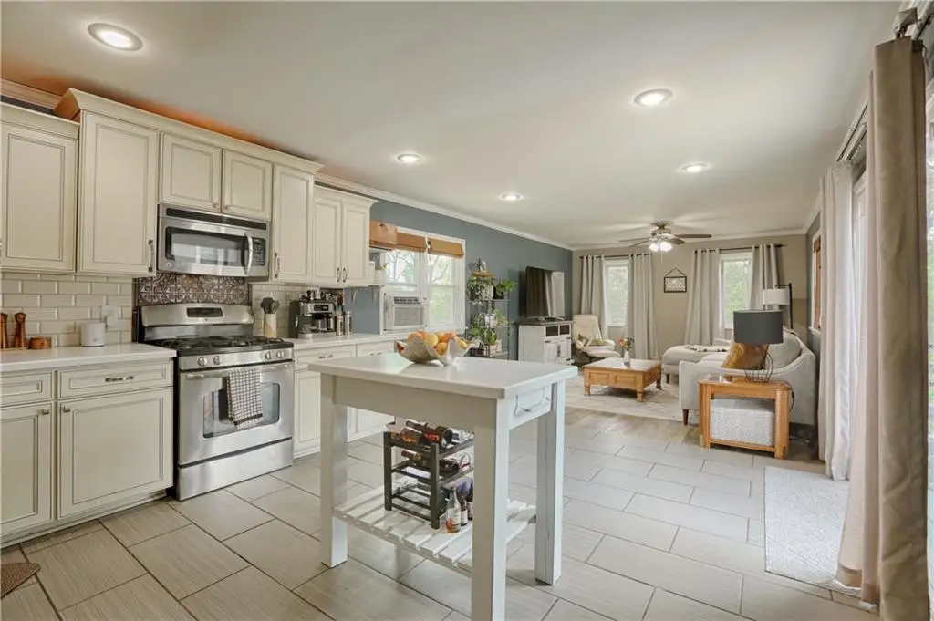 705 W 91st Street, Kansas City, MO 64114 - #1