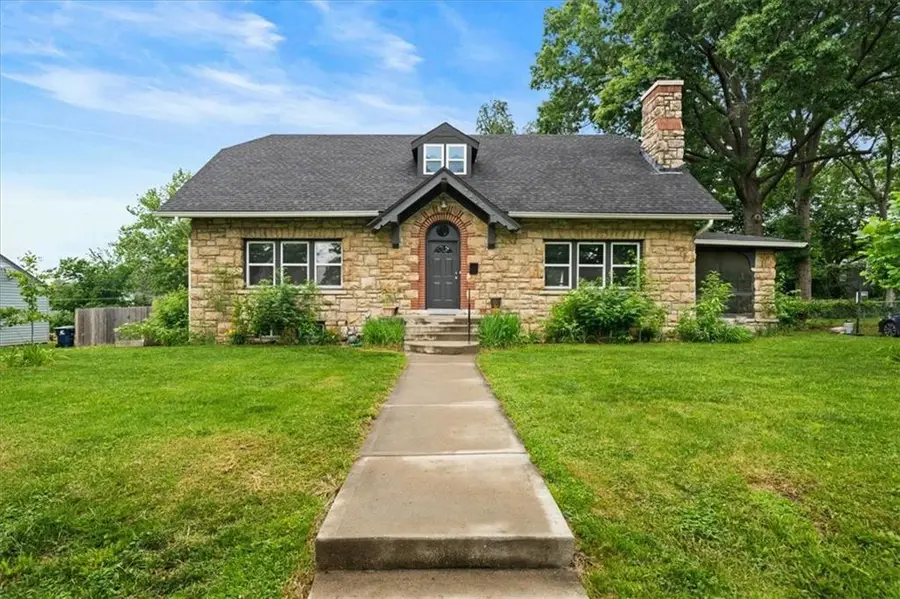 7426 Wayne Avenue, Kansas City, MO 64131 - #2