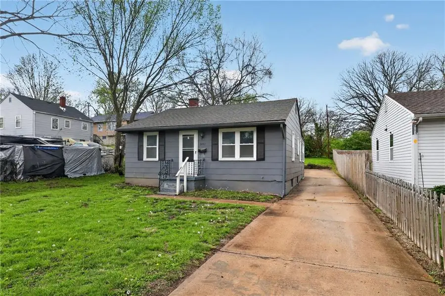 5842 Bellefontaine Avenue, Kansas City, MO 64130 - #2