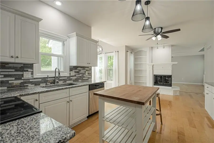 6913 Red Oak Drive, Shawnee, KS 66217 - #3