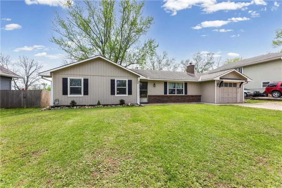 507 W Cambridge Road, Belton, MO 64012 - #2