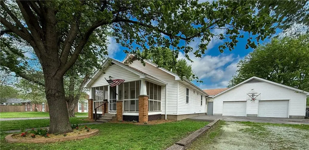 928 W Arch Street, Nevada, MO 64772 - #1