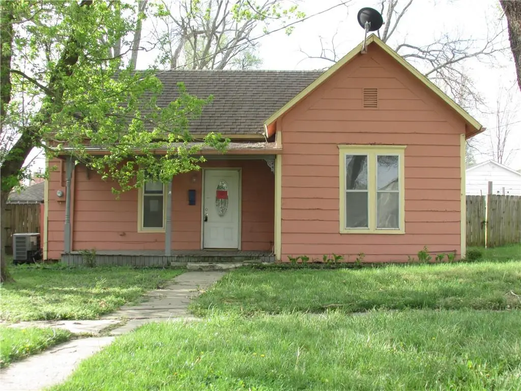 517 Lincoln Avenue, Osawatomie, KS 66064 - #1