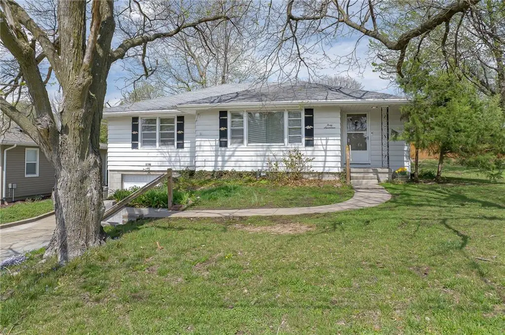 4017 Pacific Street, Saint Joseph, MO 64507 - #1