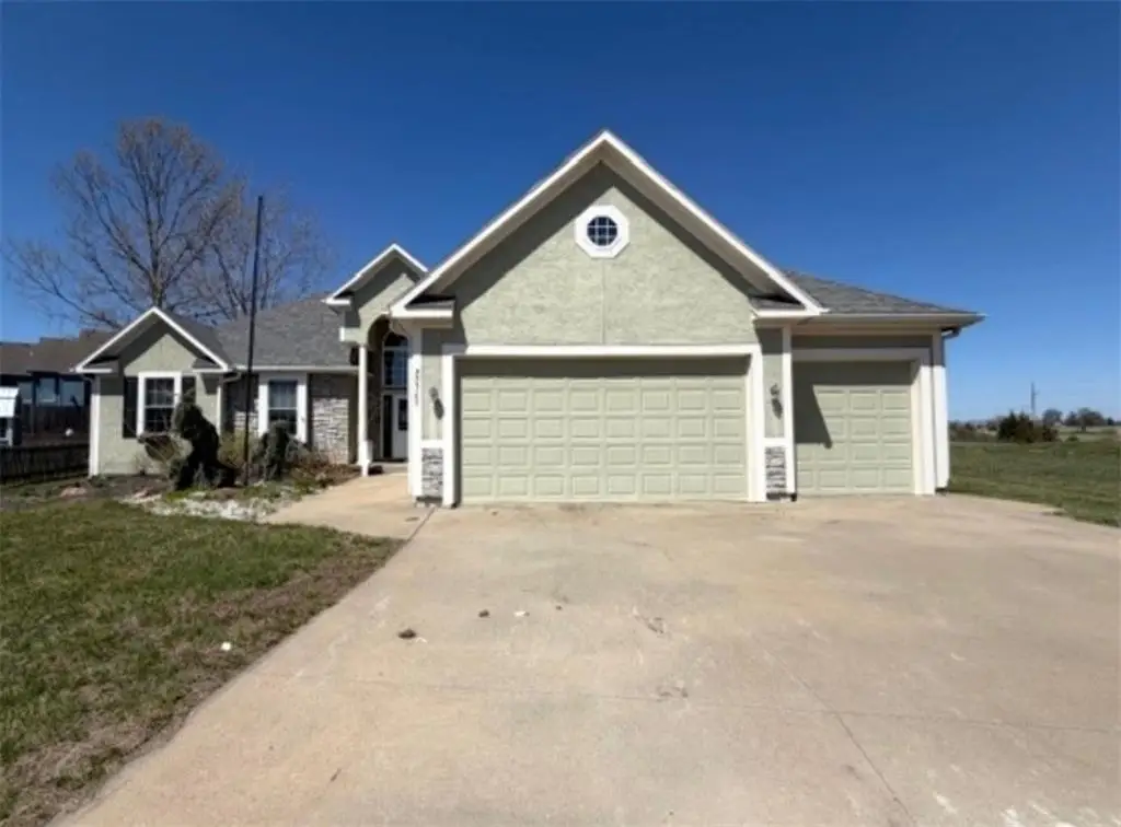 22367 S Madison Street, Spring Hill, KS 66083 - #1