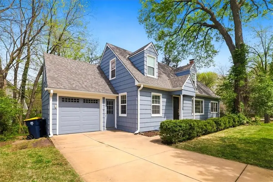 470 E 55th Street, Kansas City, MO 64110 - #2