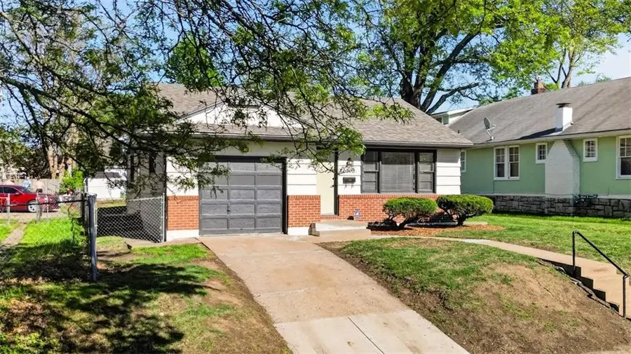 5503 Forest Avenue, Kansas City, MO 64110 - #2