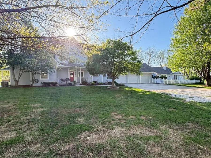 723 S 138th Street, Bonner Springs, KS 66012 - #2