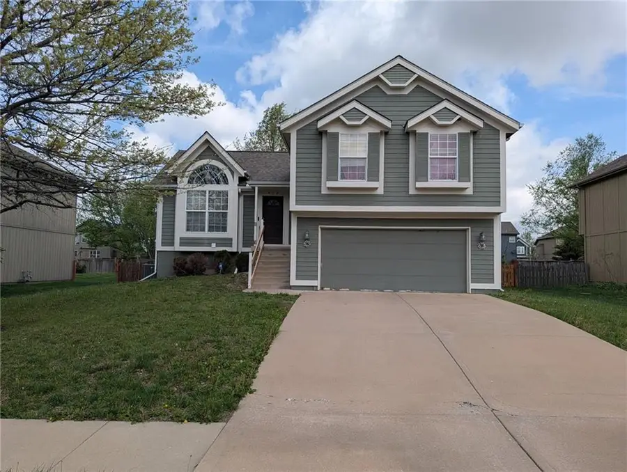 512 E Willow Street, Gardner, KS 66030 - #2
