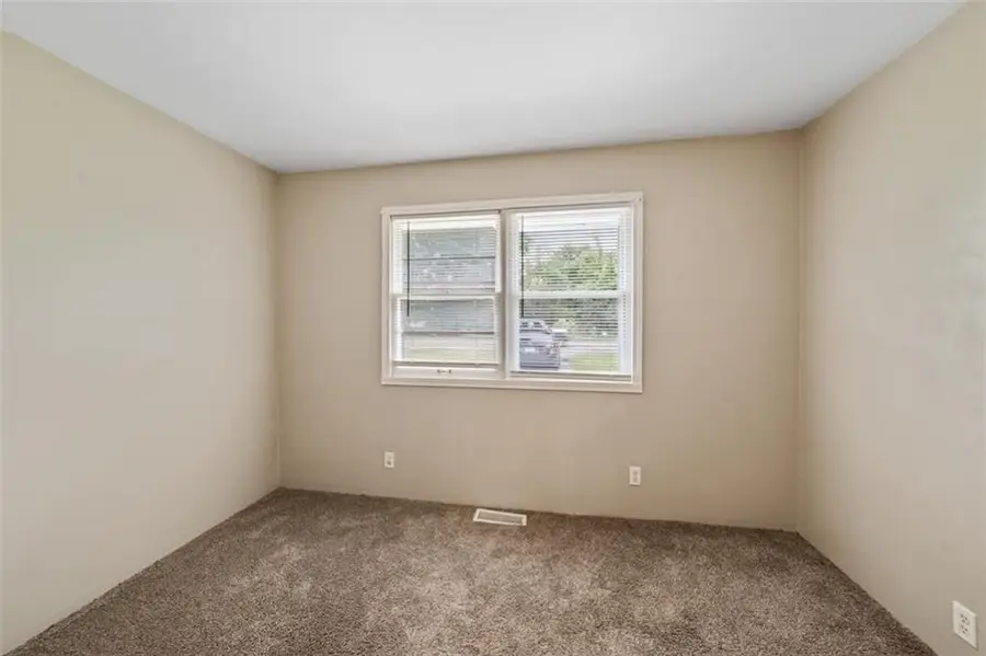 10905 E 47th Street, Kansas City, MO 64133 - #3