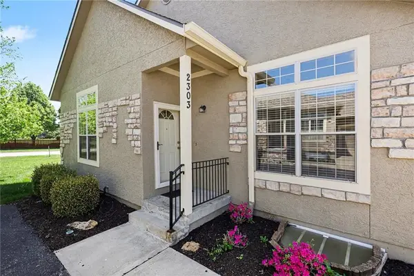 15671 S Hillside Street #2303, Olathe, KS 66062