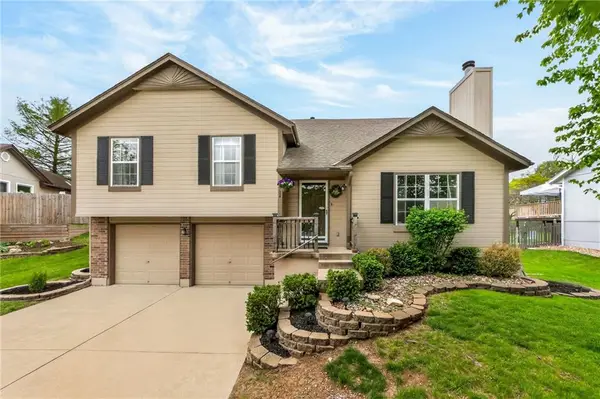 1704 NE Stonewood Drive, Lee's Summit, MO 64086