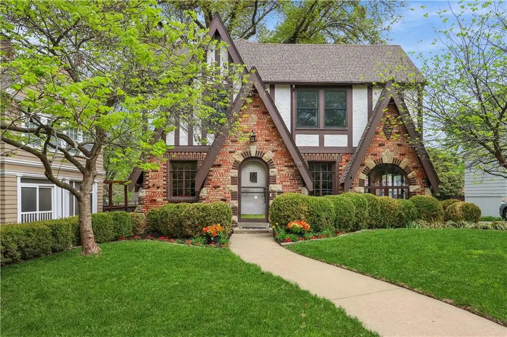 18 E 68th Street, Kansas City, MO 64113 - #1