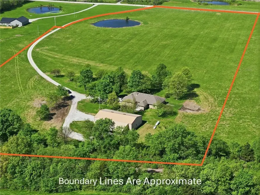 28005 S Belle Plain Road, Harrisonville, MO 64701 - #2