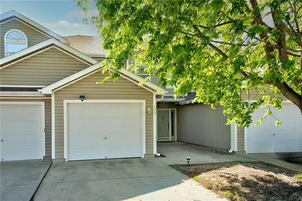 1633 SW Highland Drive, Lee's Summit, MO 64081
