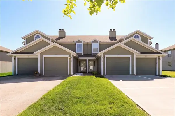 5635 NW Sunrise Meadow Circle, Lee's Summit, MO 64064