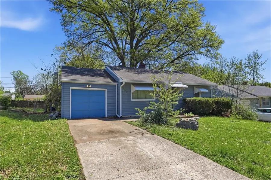 2305 S Crescent Avenue, Independence, MO 64052 - #2