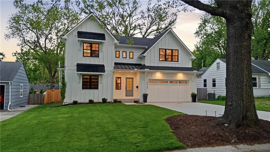 5325 W 72nd Street, Prairie Village, KS 66208 - #2