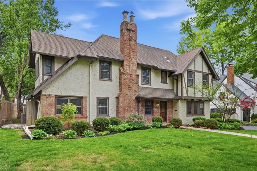 1211 W 61st Terrace, Kansas City, MO 64113 - #3