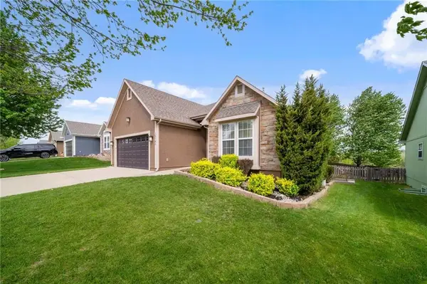 13782 Valleyview Way, Bonner Springs, KS 66012
