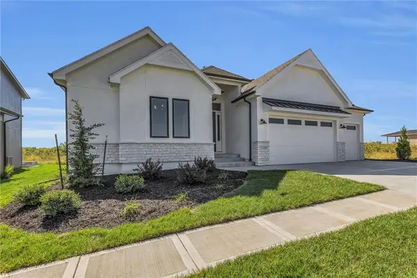 9282 Pickering Street, Lenexa, KS 66227