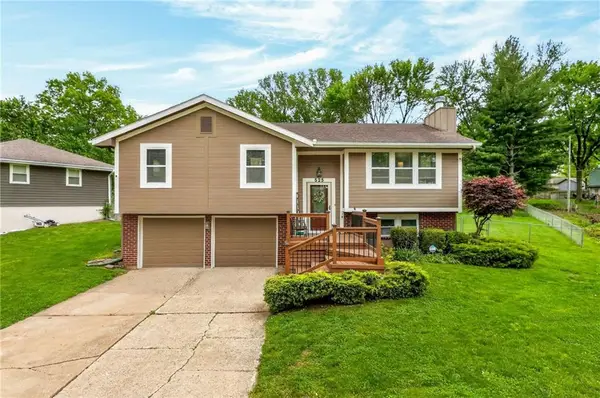525 NE Noeleen Lane, Lee's Summit, MO 64086