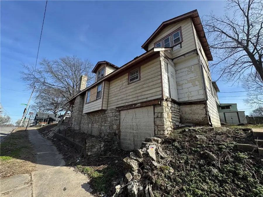 3900 Benton Boulevard, Kansas City, MO 64130 - #2