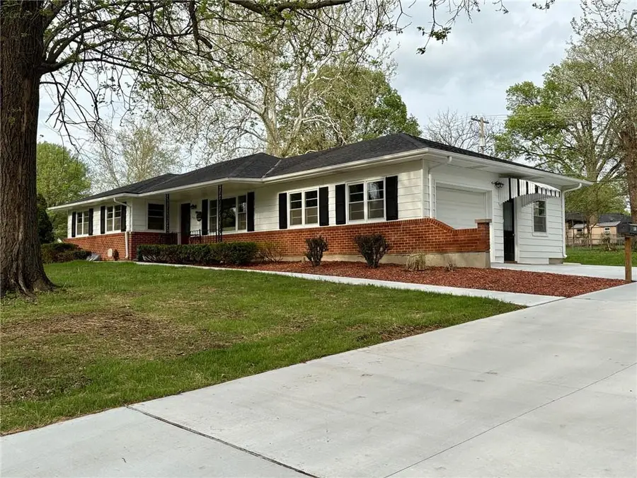 401 James Street, Harrisonville, MO 64701 - #3