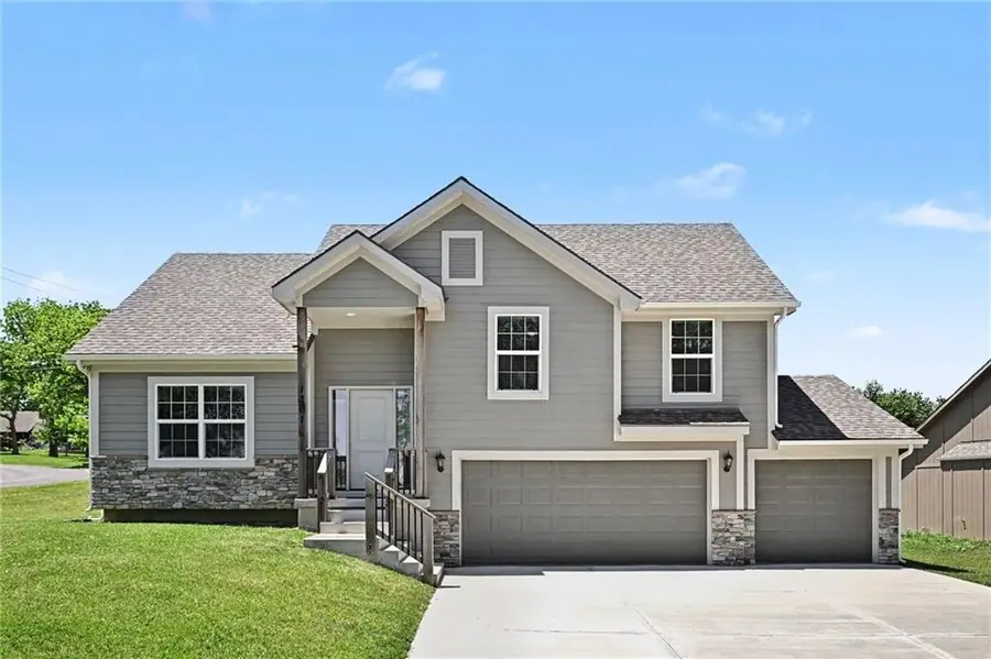 1301 W Concord Drive, Plattsburg, MO 64477 - #2