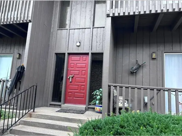 423 W 104th Street #C, Kansas City, MO 64114