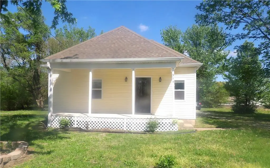 316 N Hickory Street, Garnett, KS 66032 - #1